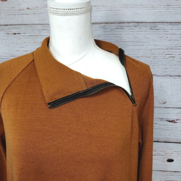 Doe & Rae Mock Neck Sweatshirt - Picture 2 of 10